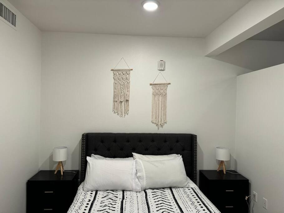 Modern And Lavish Apartment Glendale Exterior photo