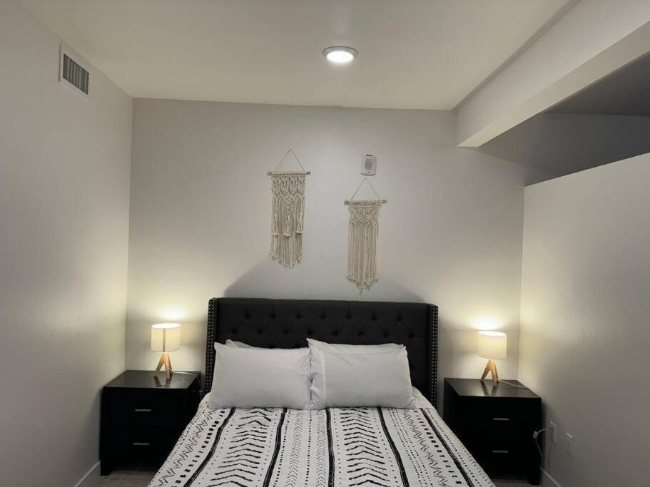 Modern And Lavish Apartment Glendale Exterior photo