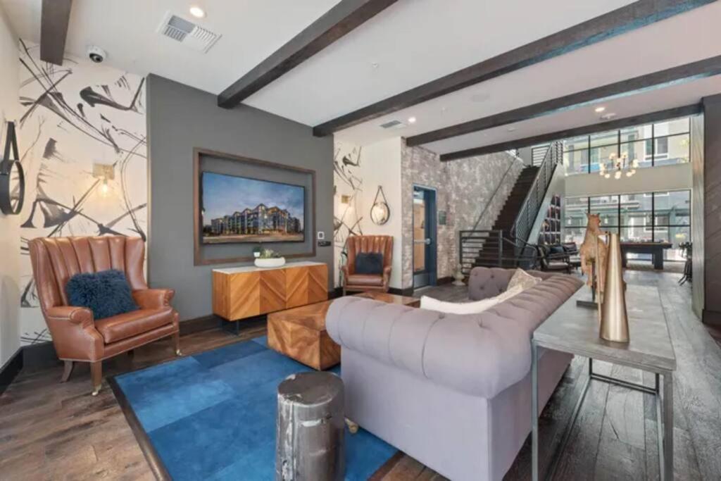 Modern And Lavish Apartment Glendale Exterior photo