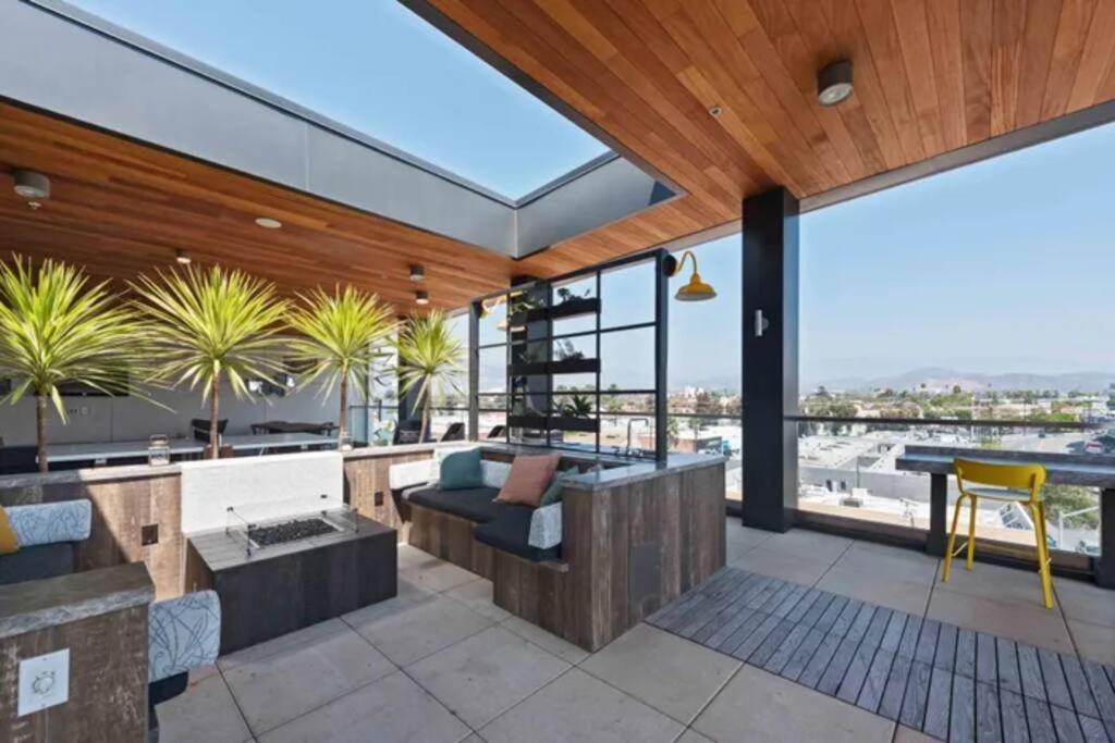 Modern And Lavish Apartment Glendale Exterior photo